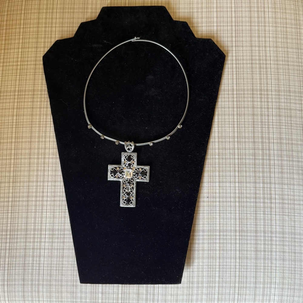 Intricate Silver Cross Pendant Choker